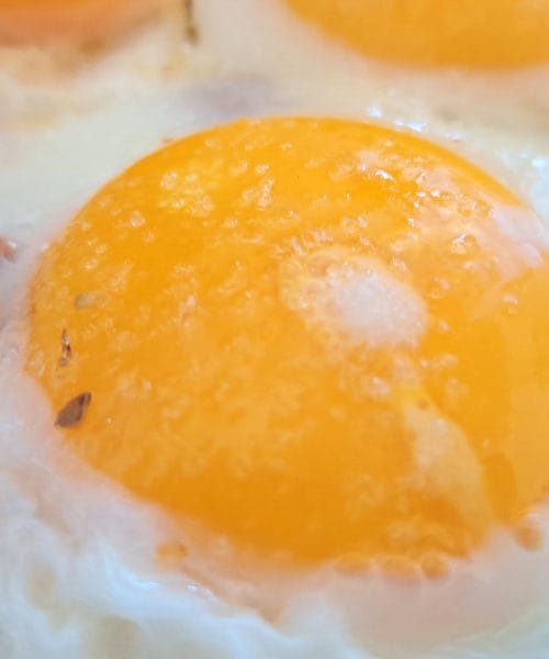 Najbolja jaja na oko dobijete tek kad ih posolite na tanjuru