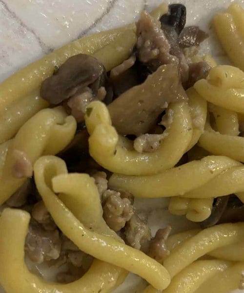 Strozzapreti s mljevenim mesom i gljivama oduševljavaju i domaće kuhare