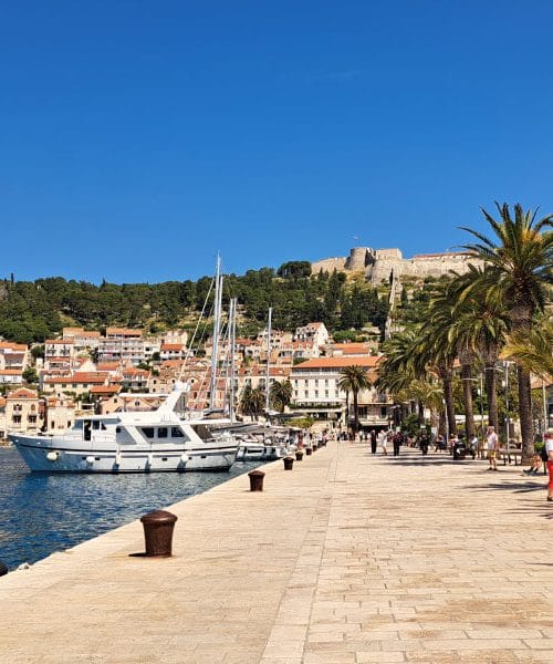 Kada je najbolje posjetiti otok Hvar? Vrijeme, doživljaji i savjeti za putnike