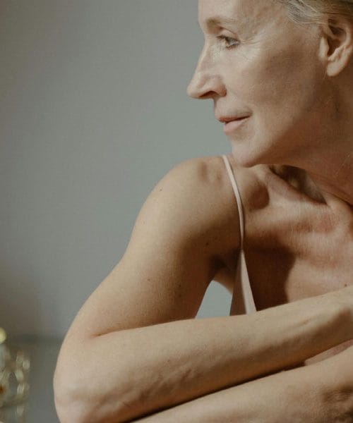 Zaboravljeni nutrijent zateže kožu nakon 60. godine – a imamo ga svi kod kuće