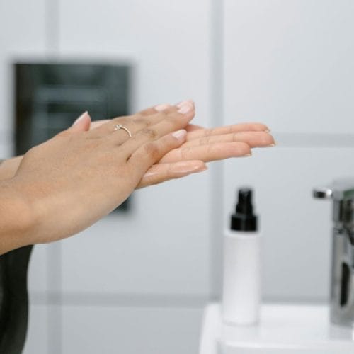 Što znači ako vam stalno puca koža na prstima