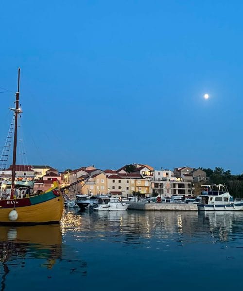 Privlaka kod Zadra: mirno mjesto za odmor, pješčane plaže i apartmane blizu mora
